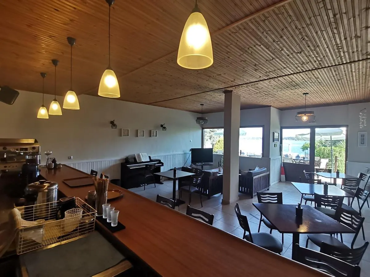 Vourvourou Hotel 2*,