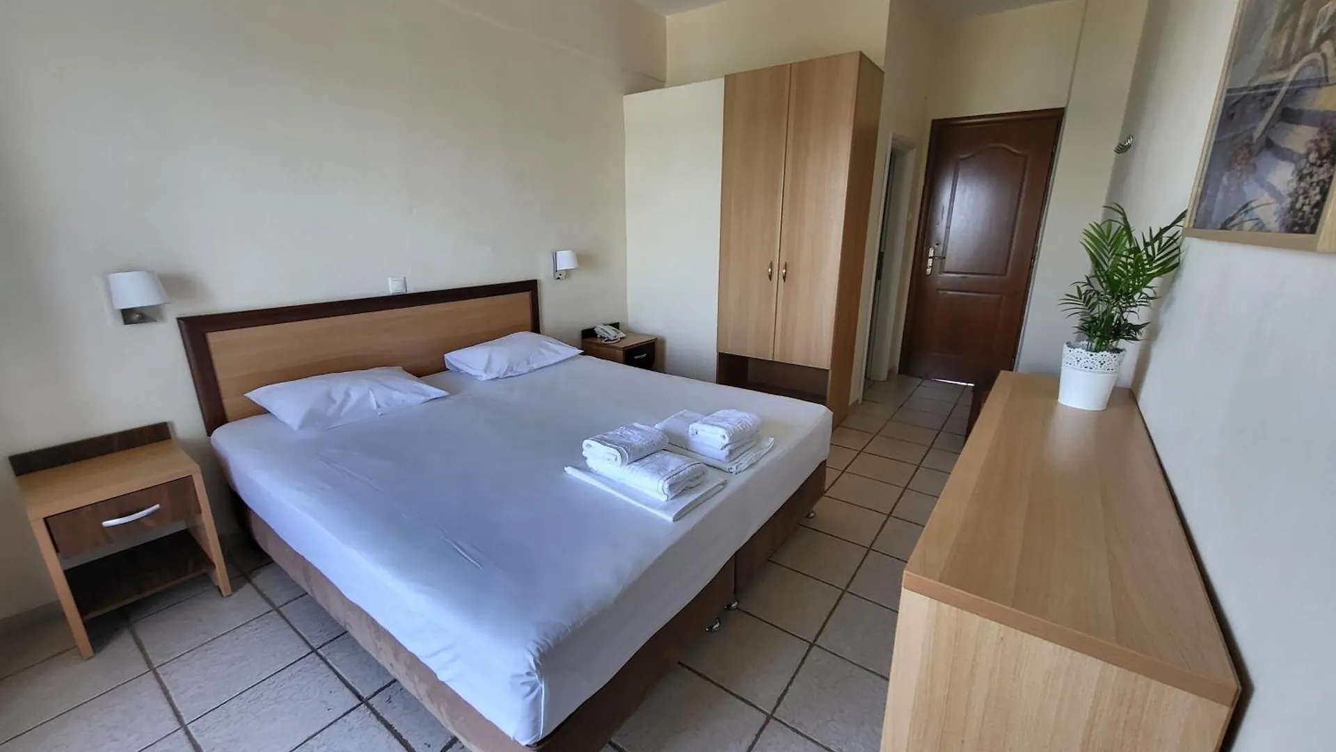 Vourvourou Hotel 2*,