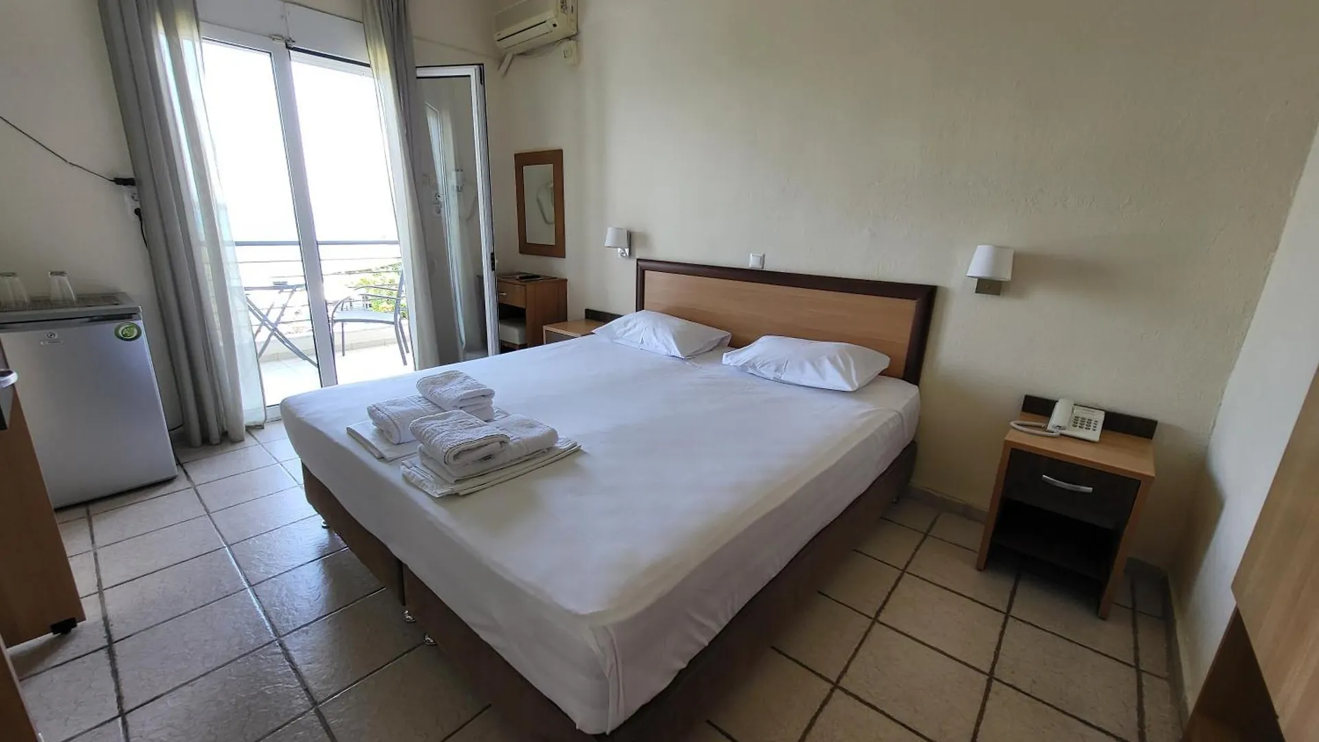 Vourvourou Hotel 2*,